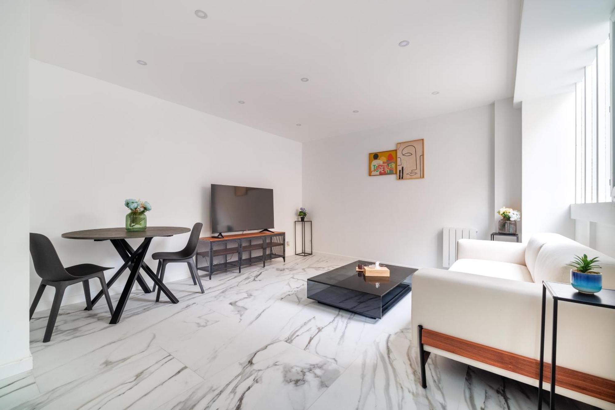 Spacious Flat For 4 People #1 Asnières Exteriör bild